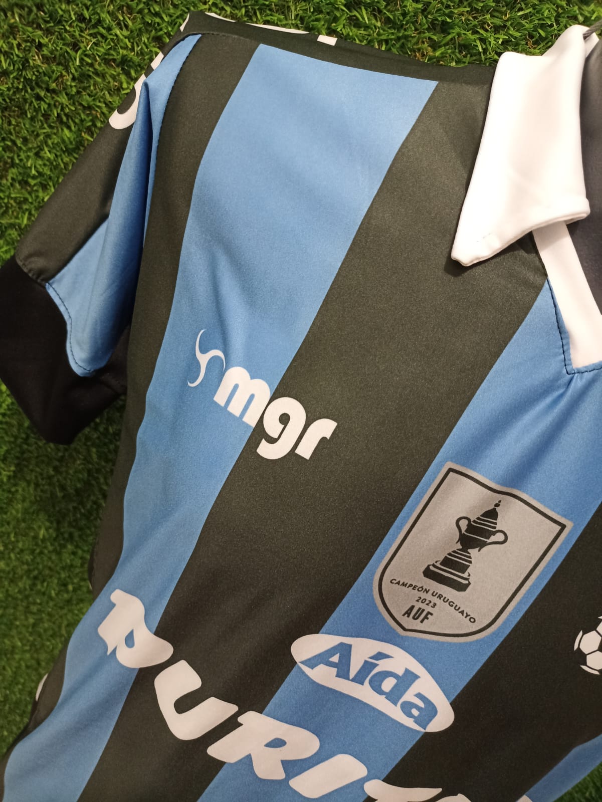 JERSEY LIVERPOOL DE URUGUAY UTILERIA