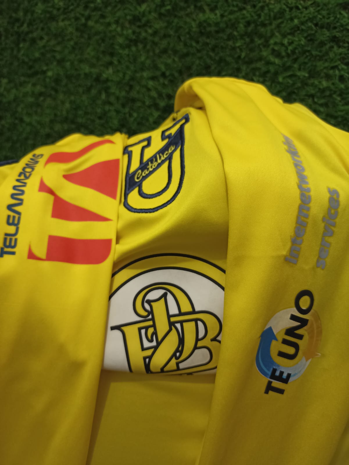JERSEY UNIVERSIDAD CATOLICA DE QUITO #21
