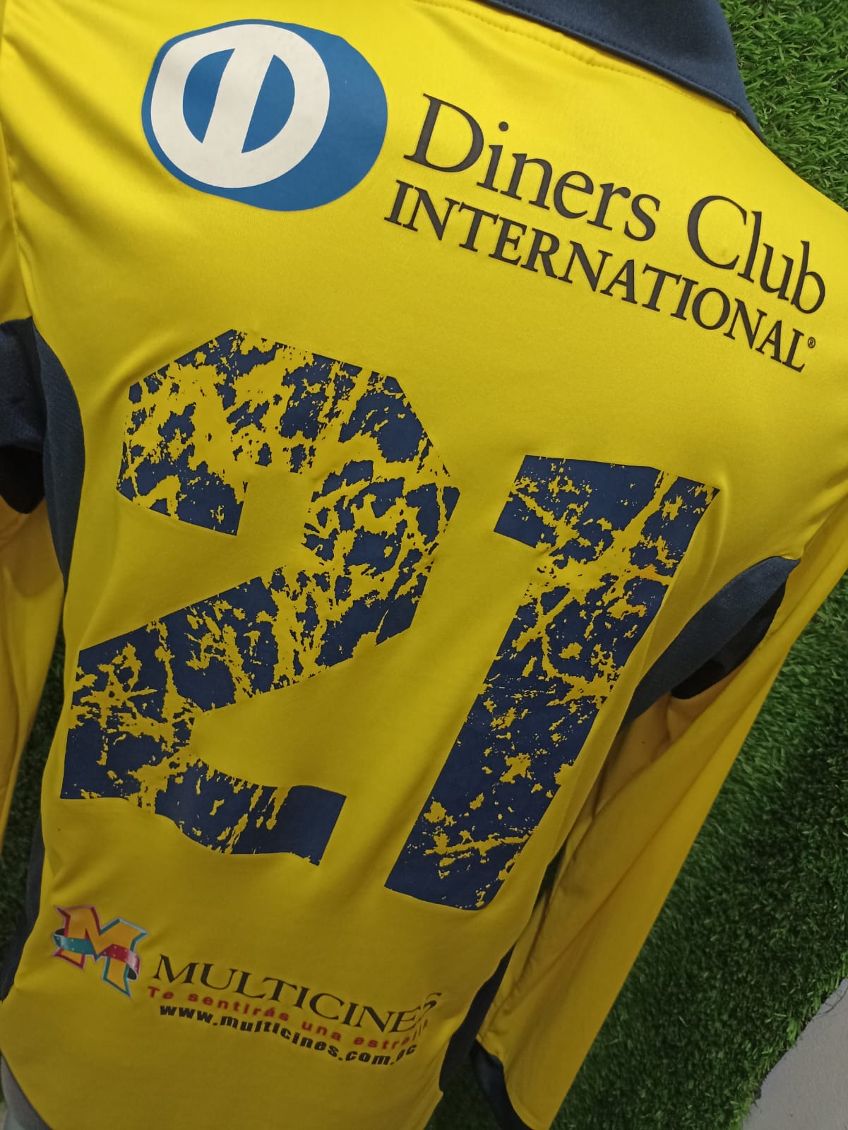 JERSEY UNIVERSIDAD CATOLICA DE QUITO #21