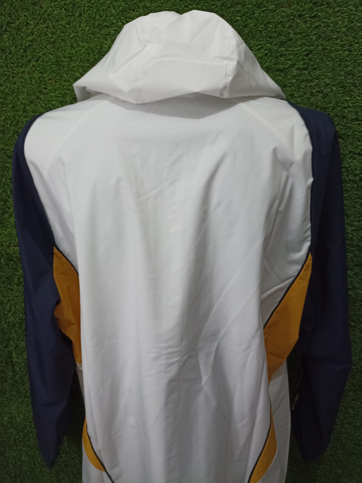 ROMPEVIENTOS REAL MADRID 2023 BLANCO