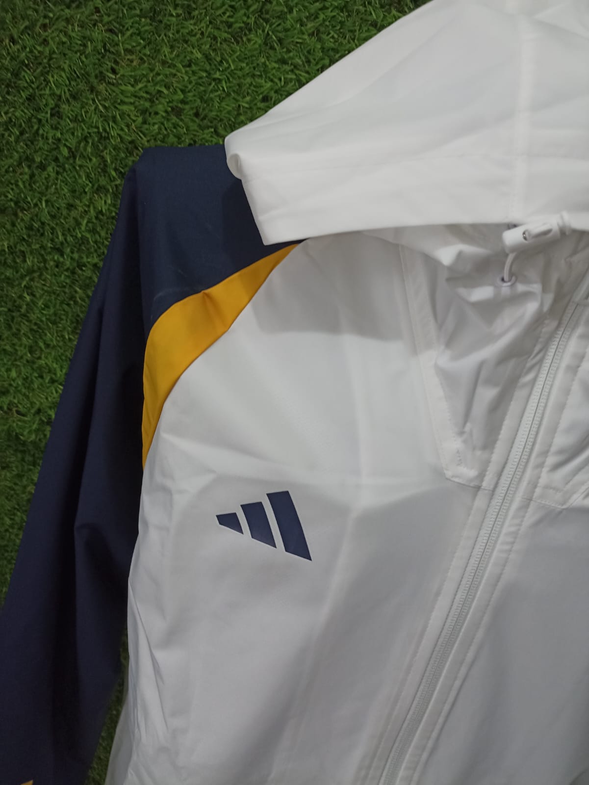 ROMPEVIENTOS REAL MADRID 2023 BLANCO