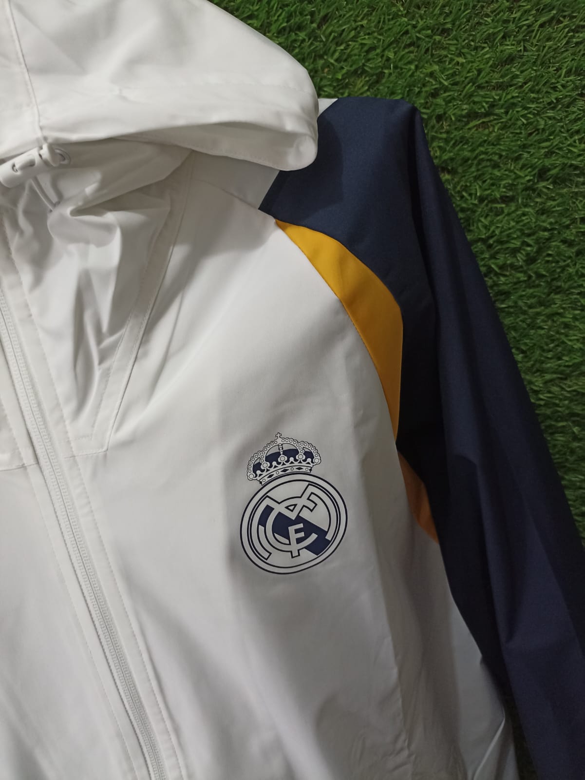 ROMPEVIENTOS REAL MADRID 2023 BLANCO