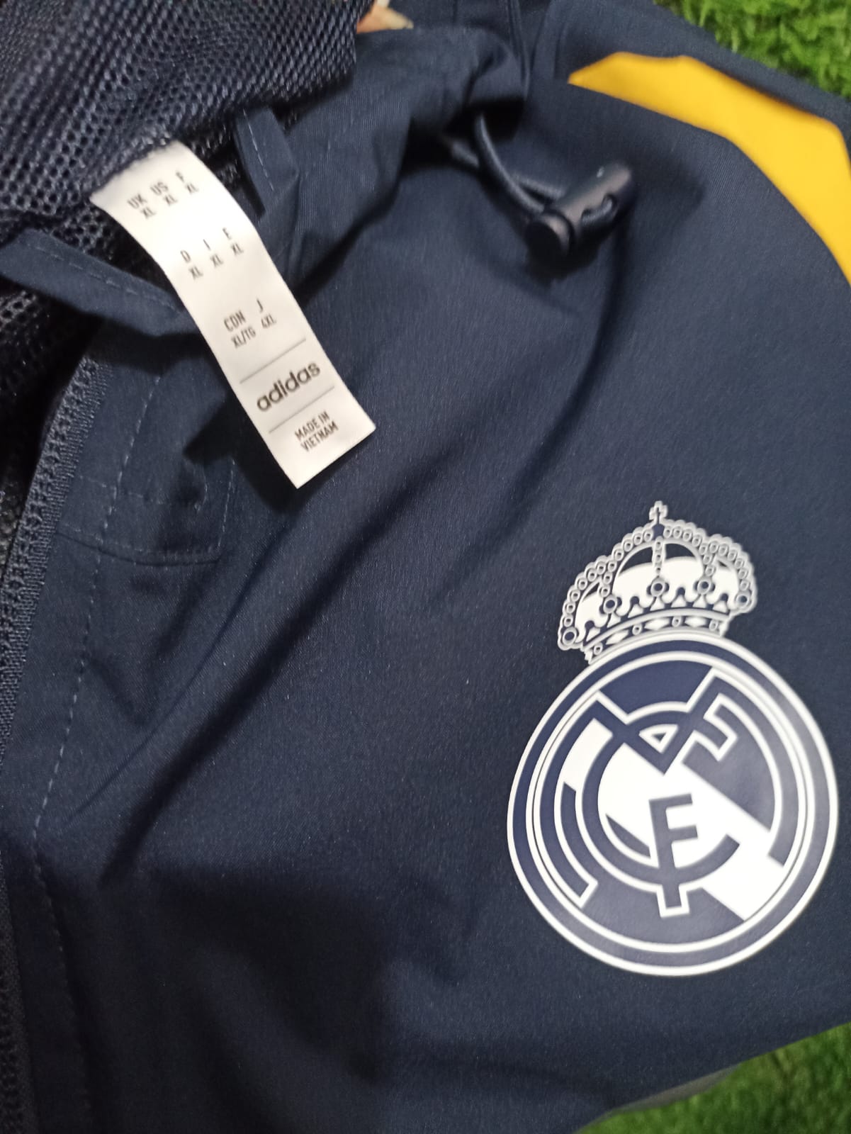 ROMPEVIENTOS REAL MADRID 2023 AZUL