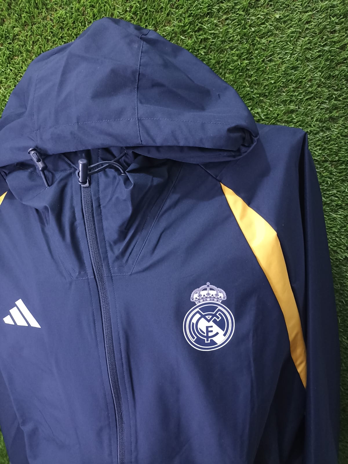 ROMPEVIENTOS REAL MADRID 2023 AZUL