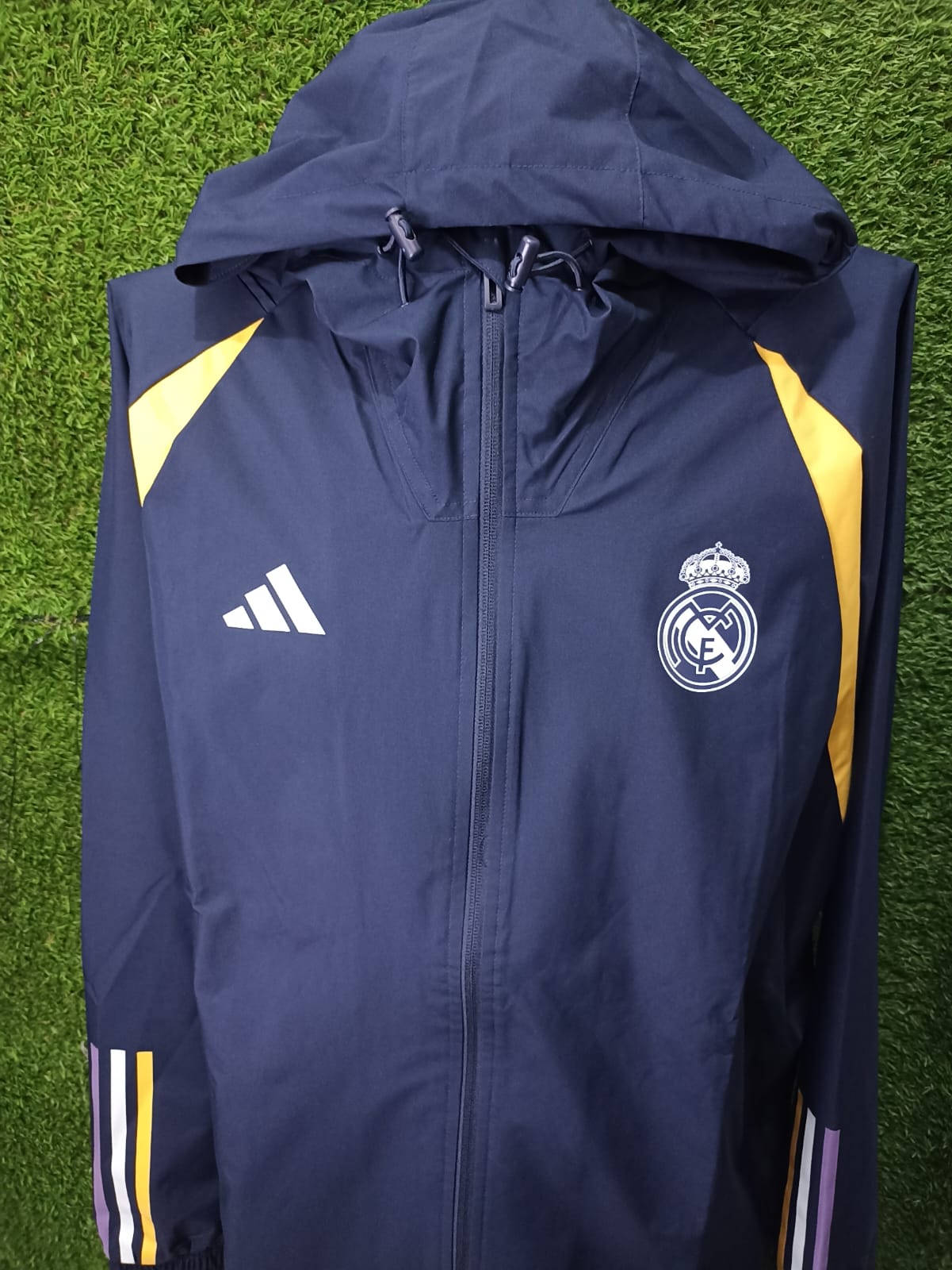 ROMPEVIENTOS REAL MADRID 2023 AZUL