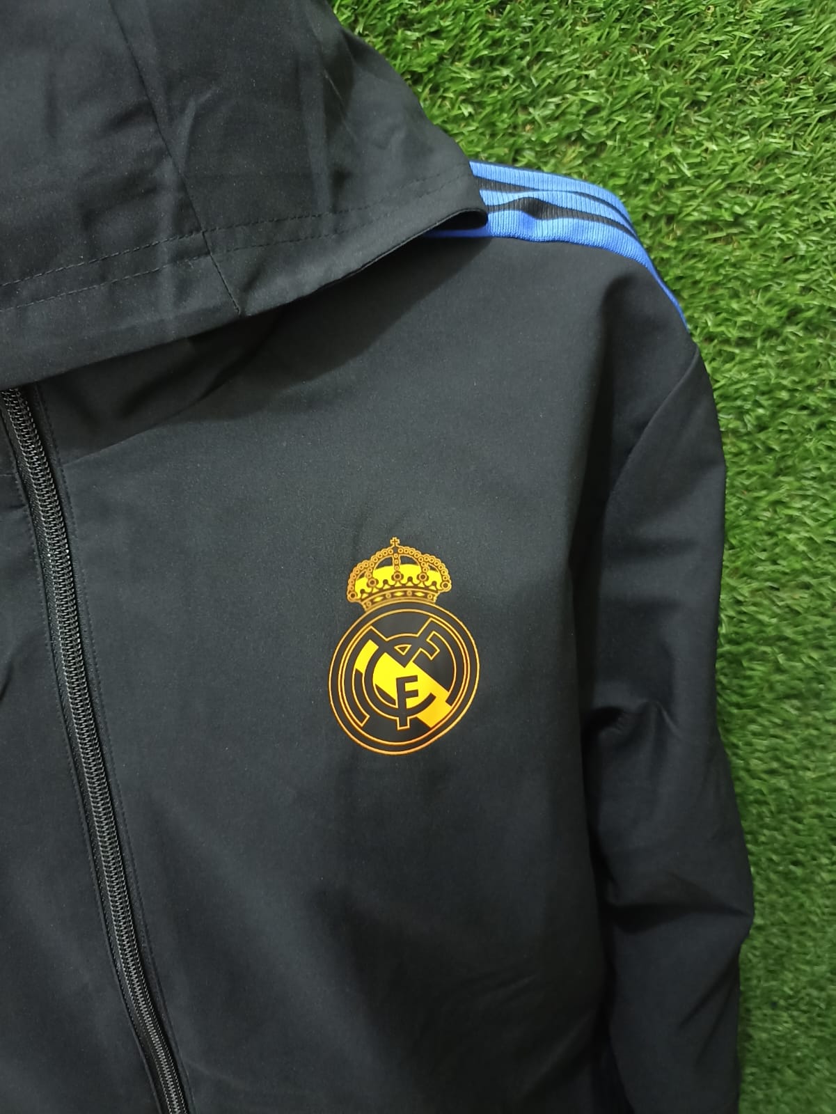 ROMPEVIENTO REAL MADRID UTILERIA
