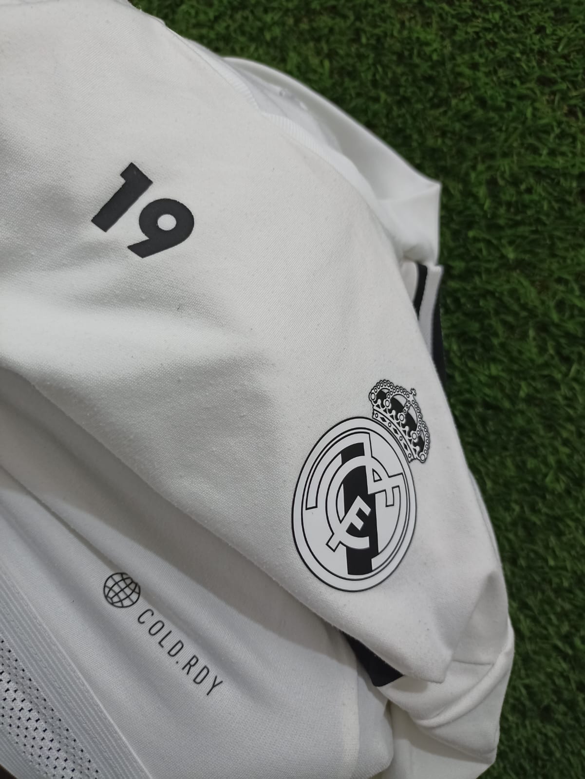 SUDADERA REAL MADRID UTILERIA #19 CEBALLOS