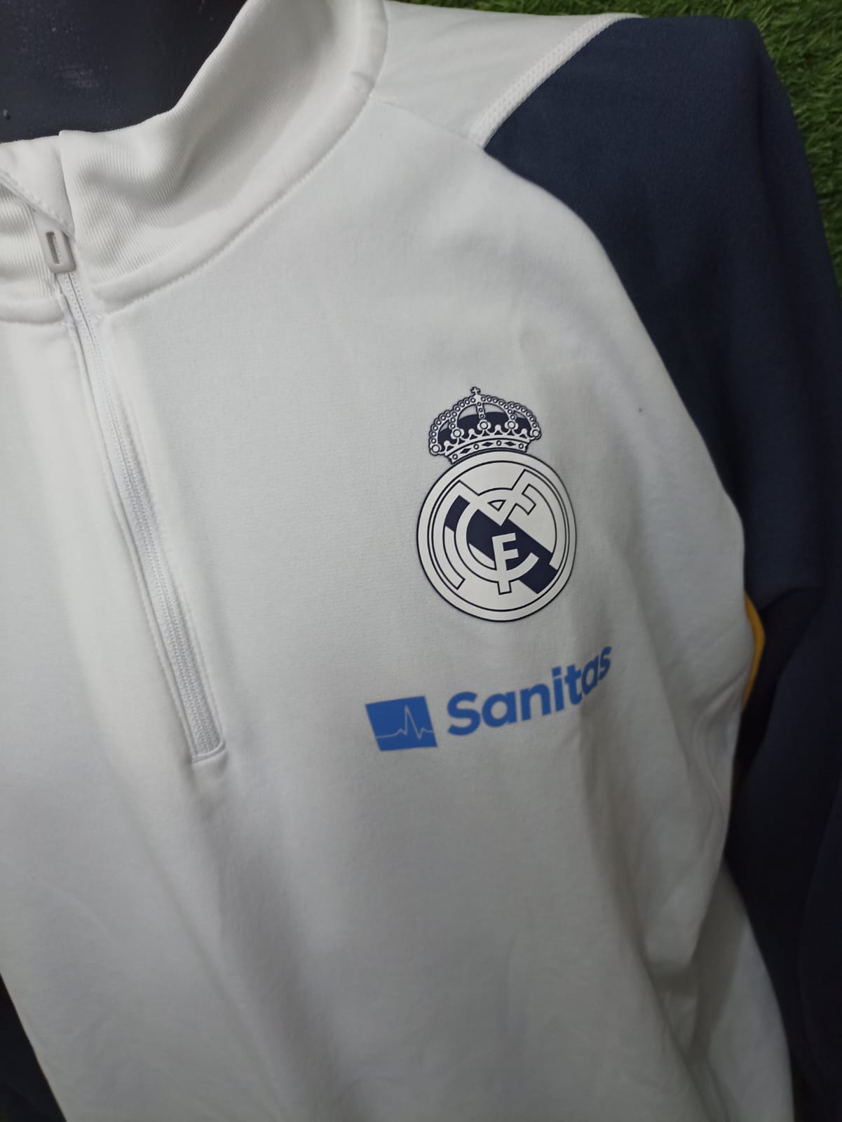 SUDADERA REAL MADRID CUERPO MEDICO
