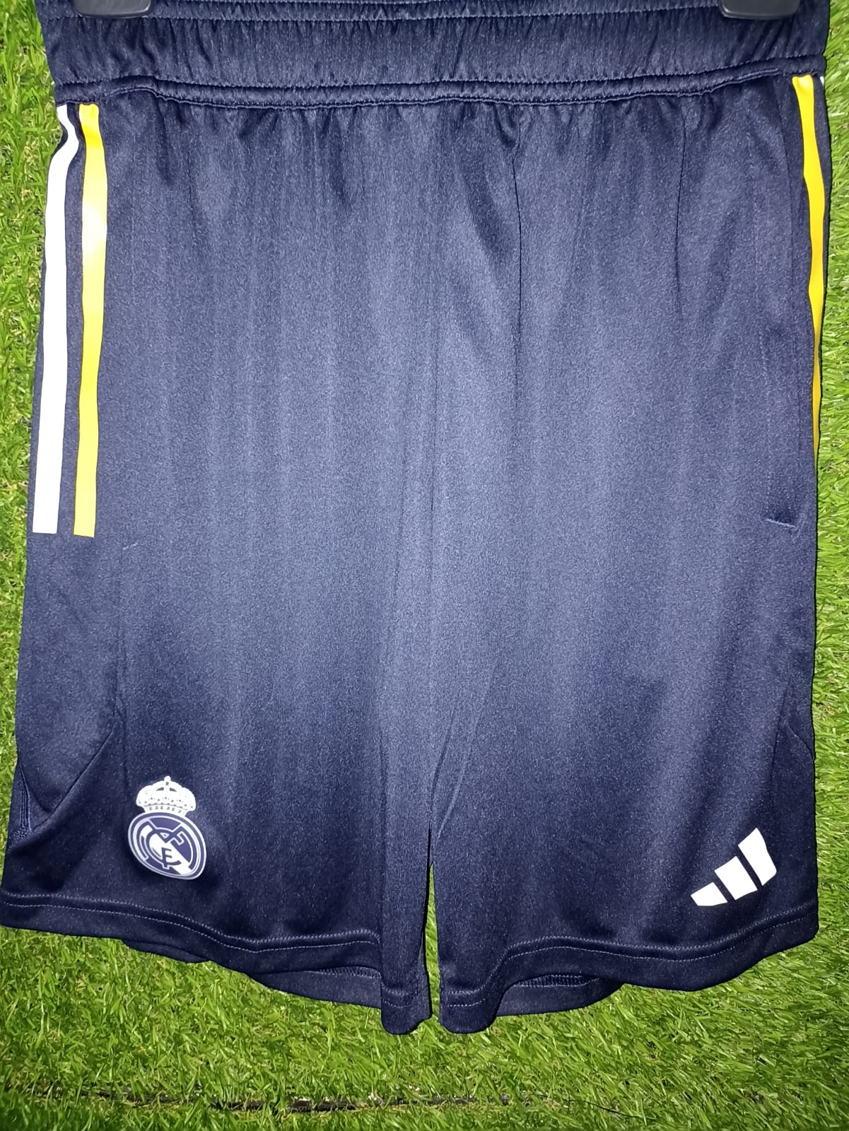 SHORT CON BOLSILLO REAL MADRID 2022