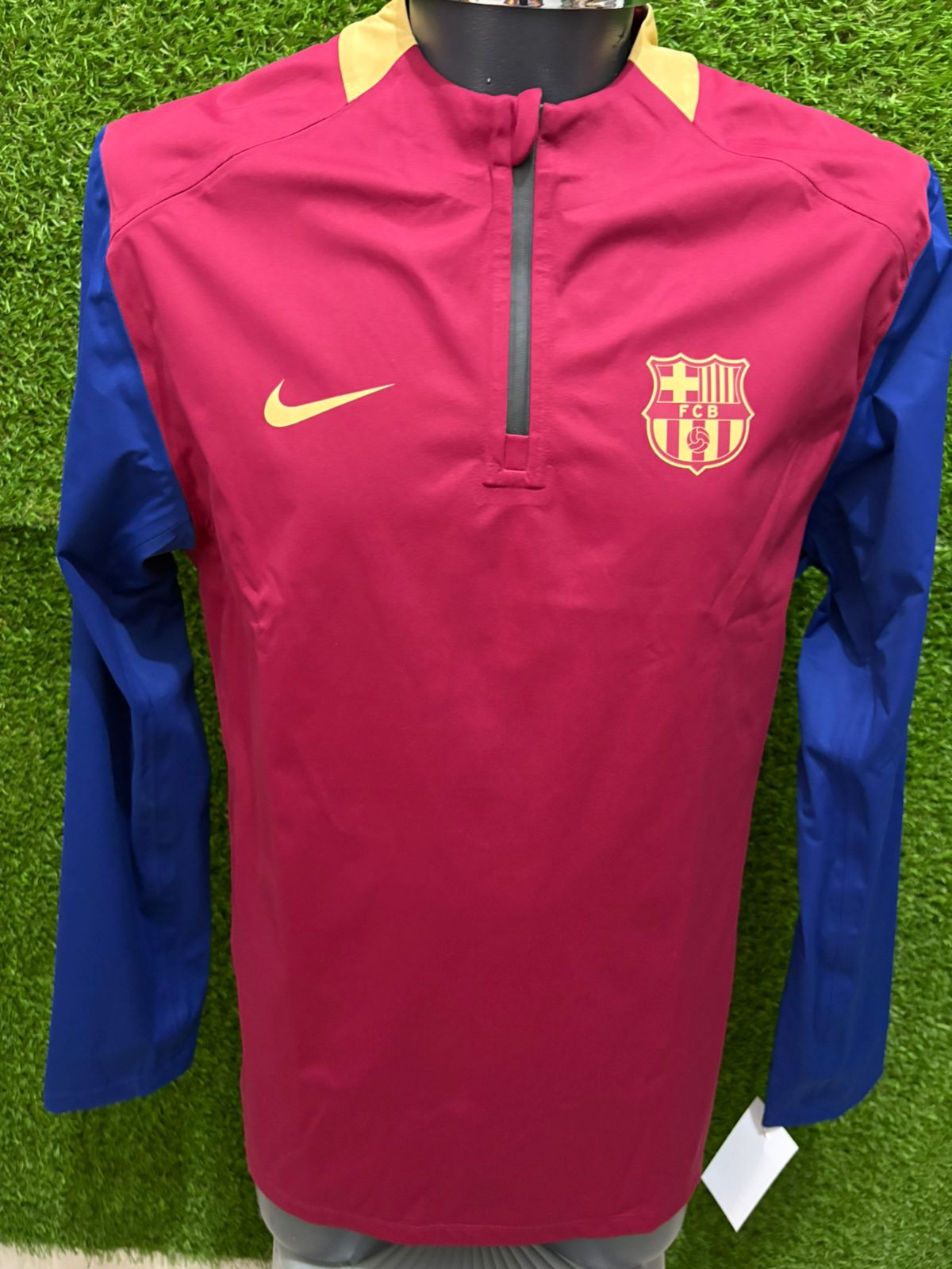 SUDADERA BARCELONA ROMPEVIENTOS STORM FIT