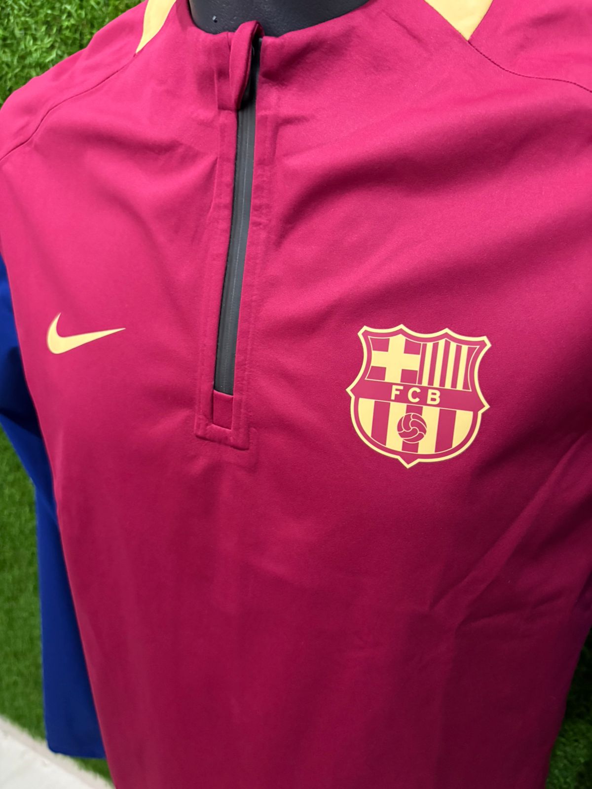 SUDADERA BARCELONA ROMPEVIENTOS STORM FIT