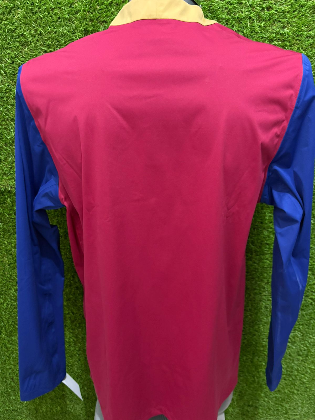 SUDADERA BARCELONA ROMPEVIENTOS STORM FIT