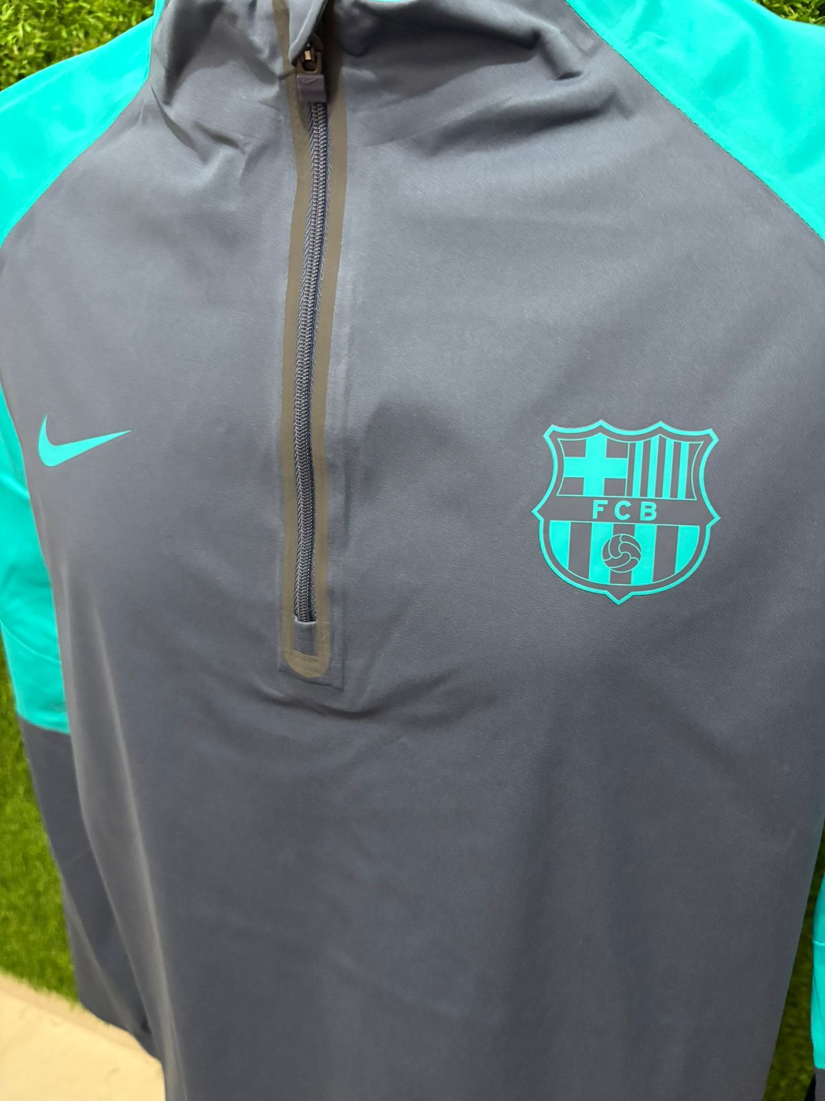 SUDADERA BARCELONA ROMPEVIENTOS STORM FIT