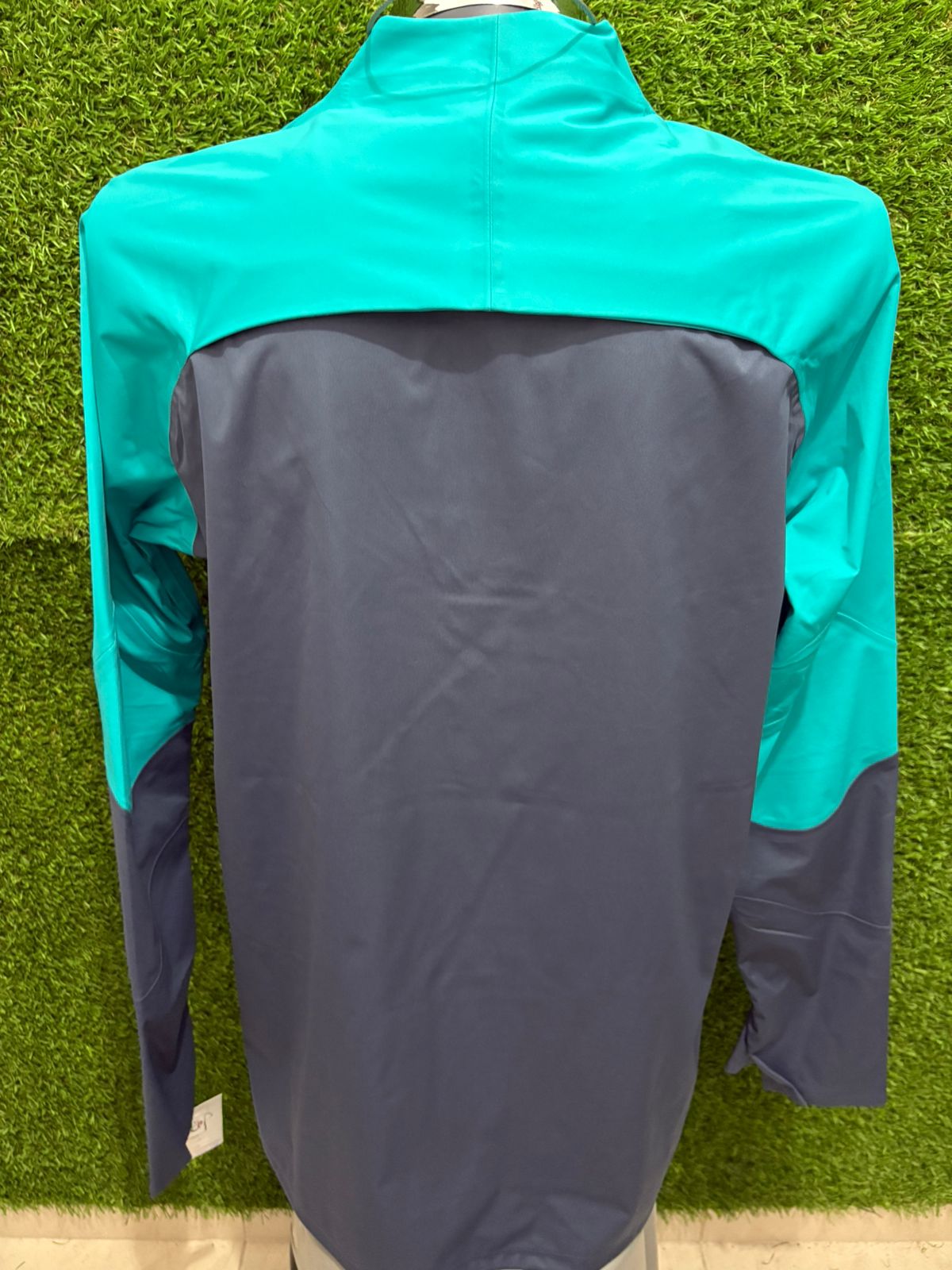 SUDADERA BARCELONA ROMPEVIENTOS STORM FIT