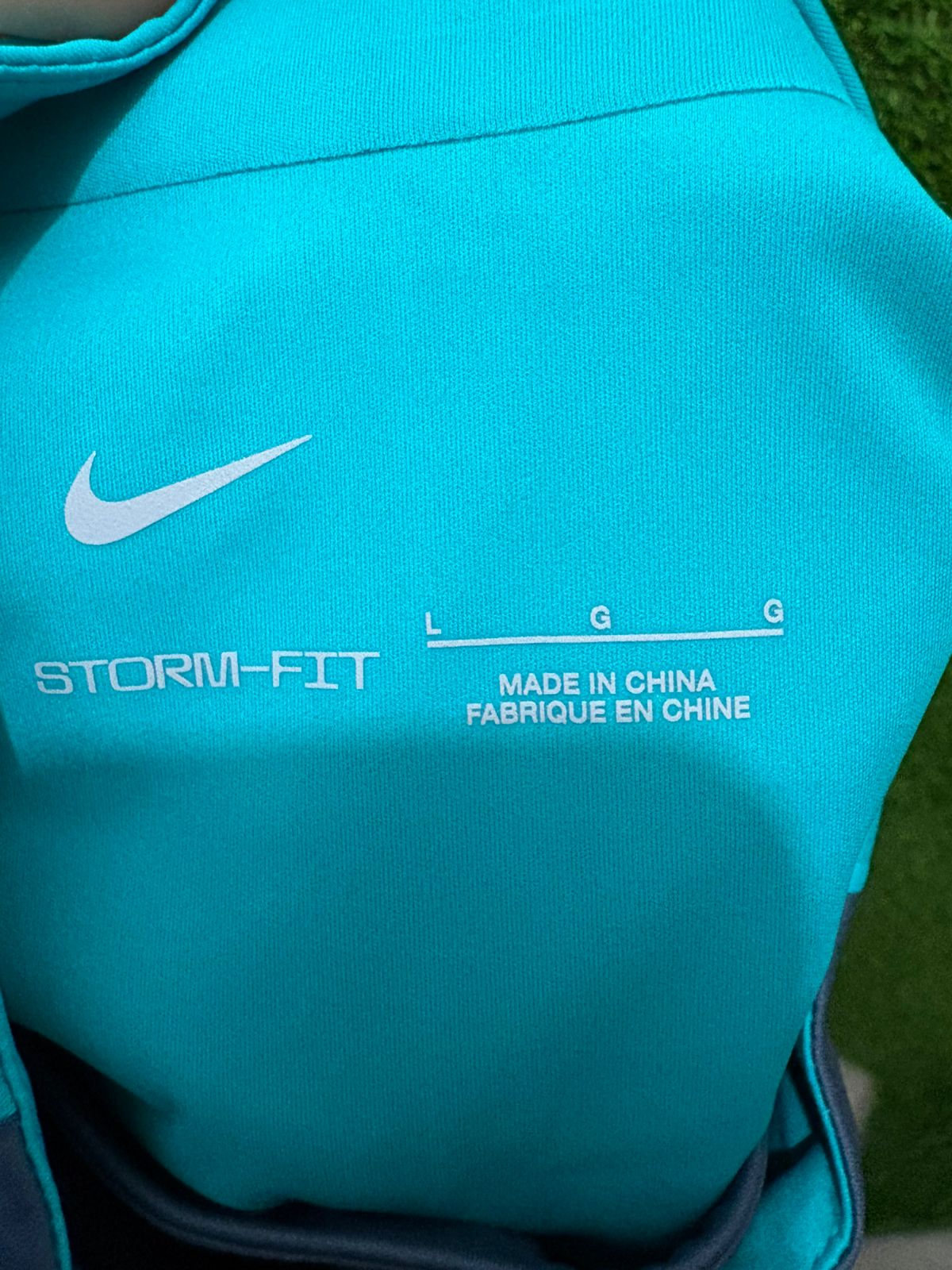 SUDADERA BARCELONA ROMPEVIENTOS STORM FIT