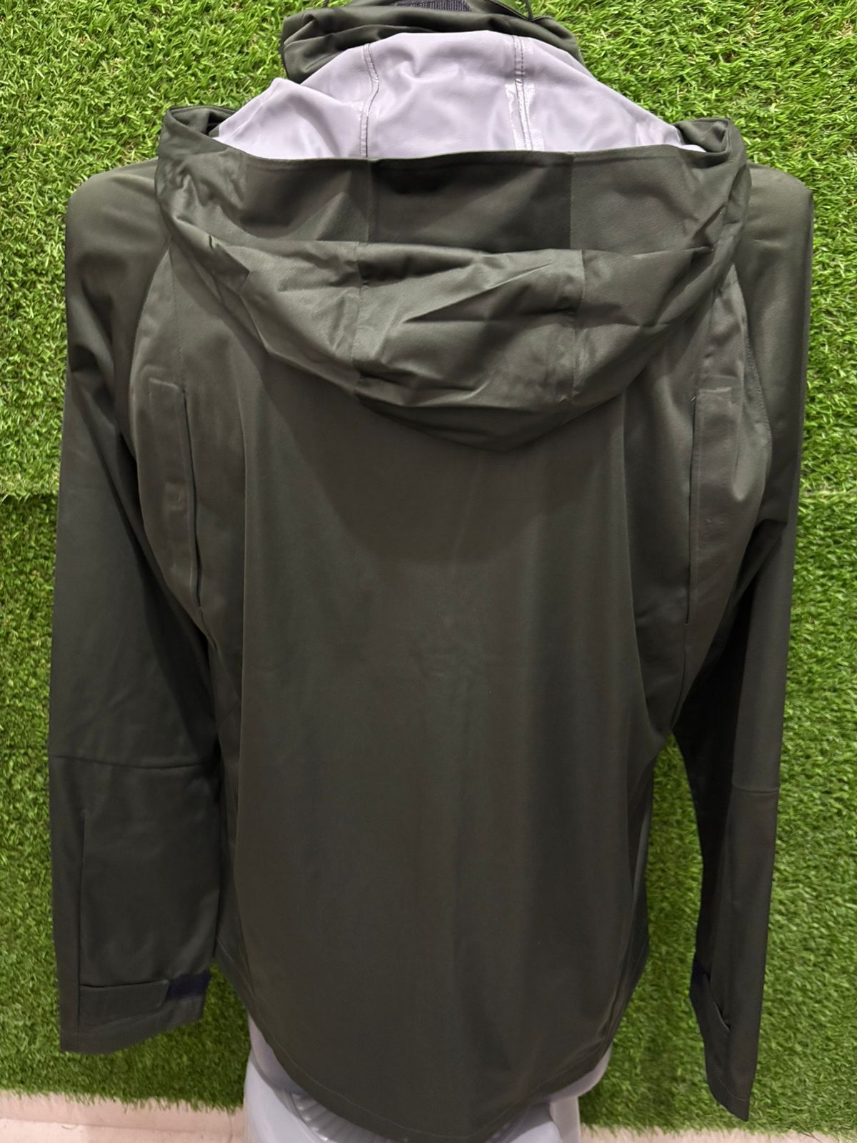 SUDADERA BARCELONA ROMPEVIENTOS STORM FIT