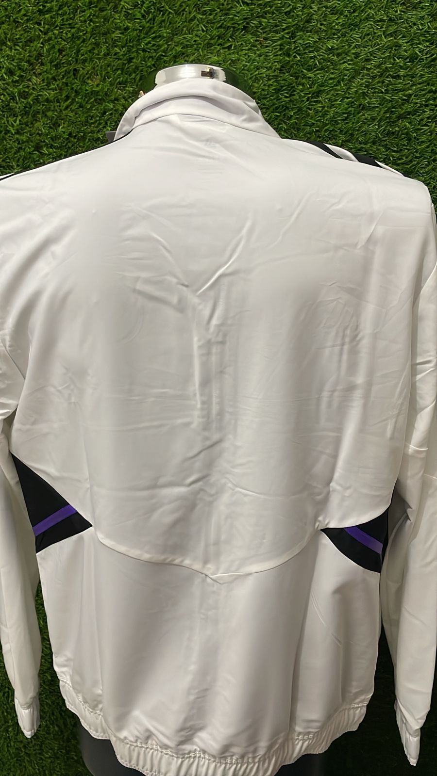ROMPEVIENTO REAL MADRID 2022