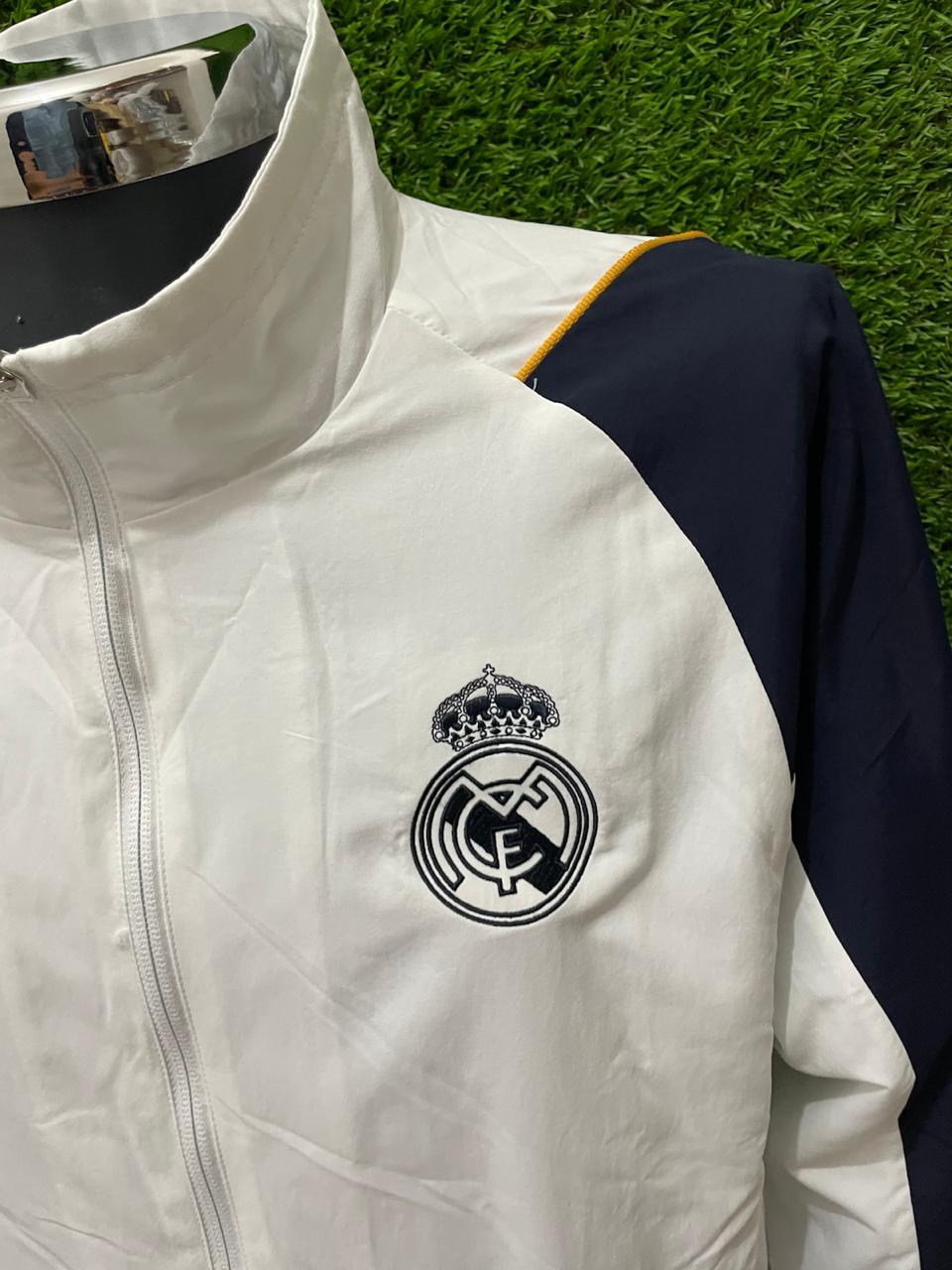 ROMPEVIENTOS REAL MADRID 2023 SIN GORRO