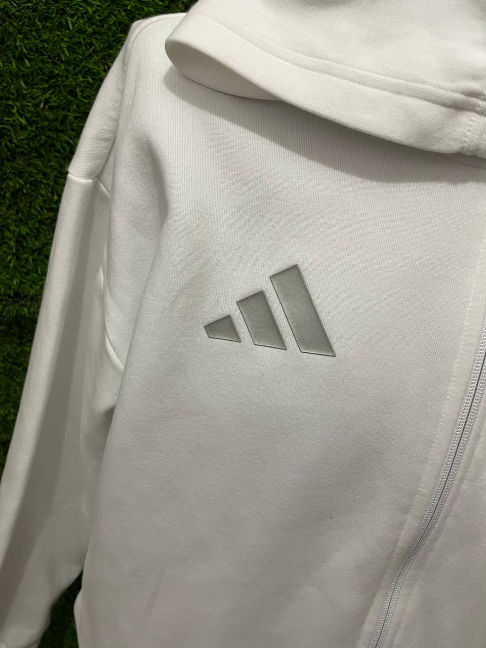 SUDADERA REAL MADRID UTILERIA VS RACISMO