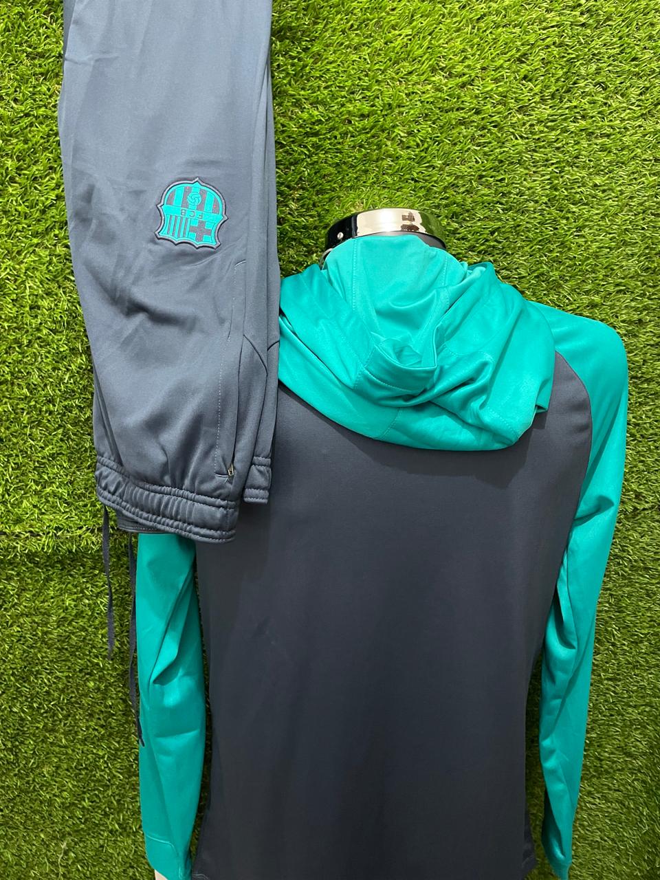 CONJUNTO BARCELONA CON GORRO 2023
