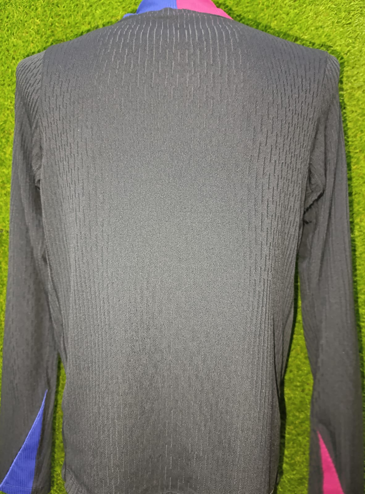SUDADERA BARCELONA ENTRENAMIENTO VERSION JUGADOR ISOTIPO GRANDE