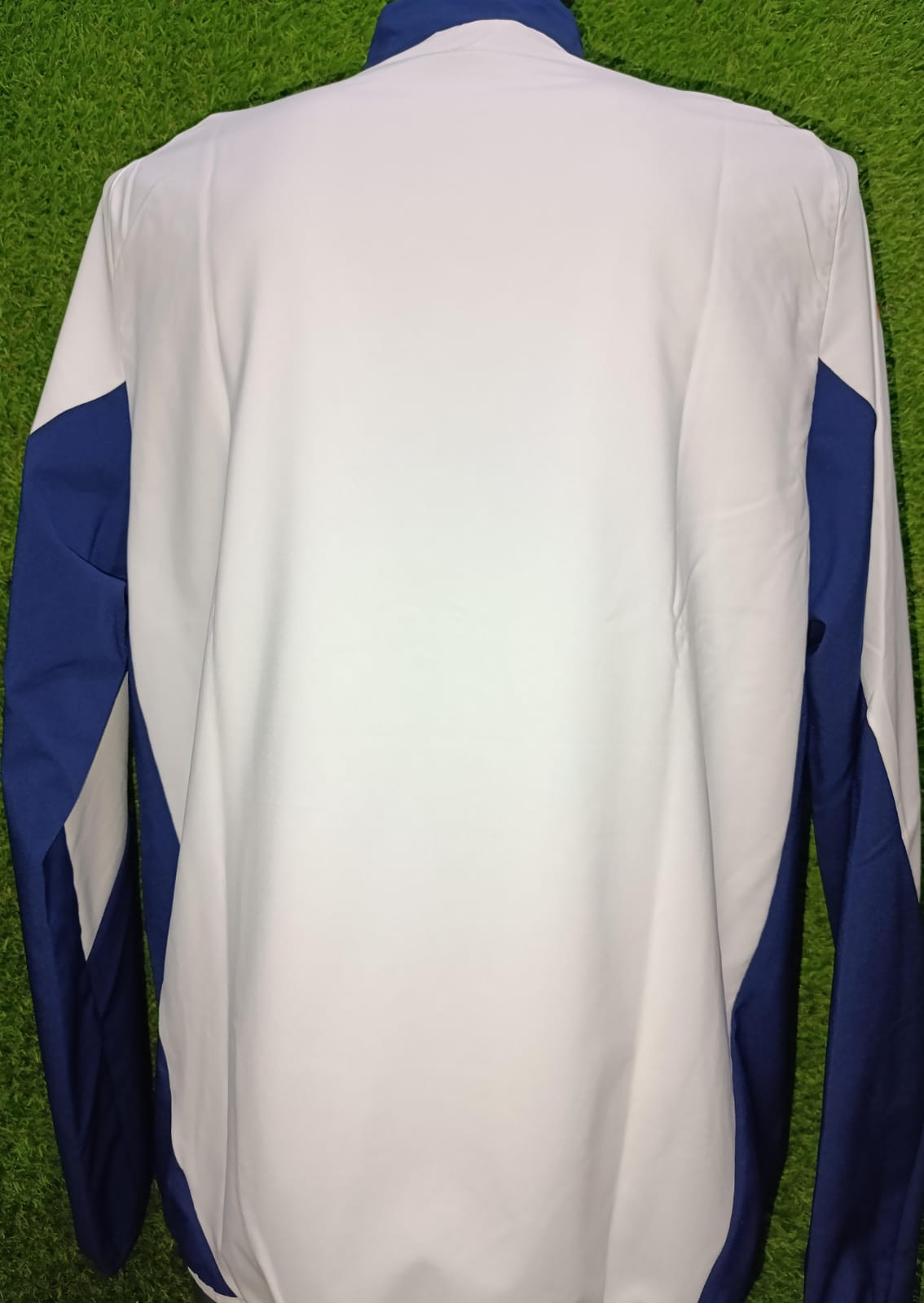 ROMPEVIENTOS REAL MADRID BLANCO 2025