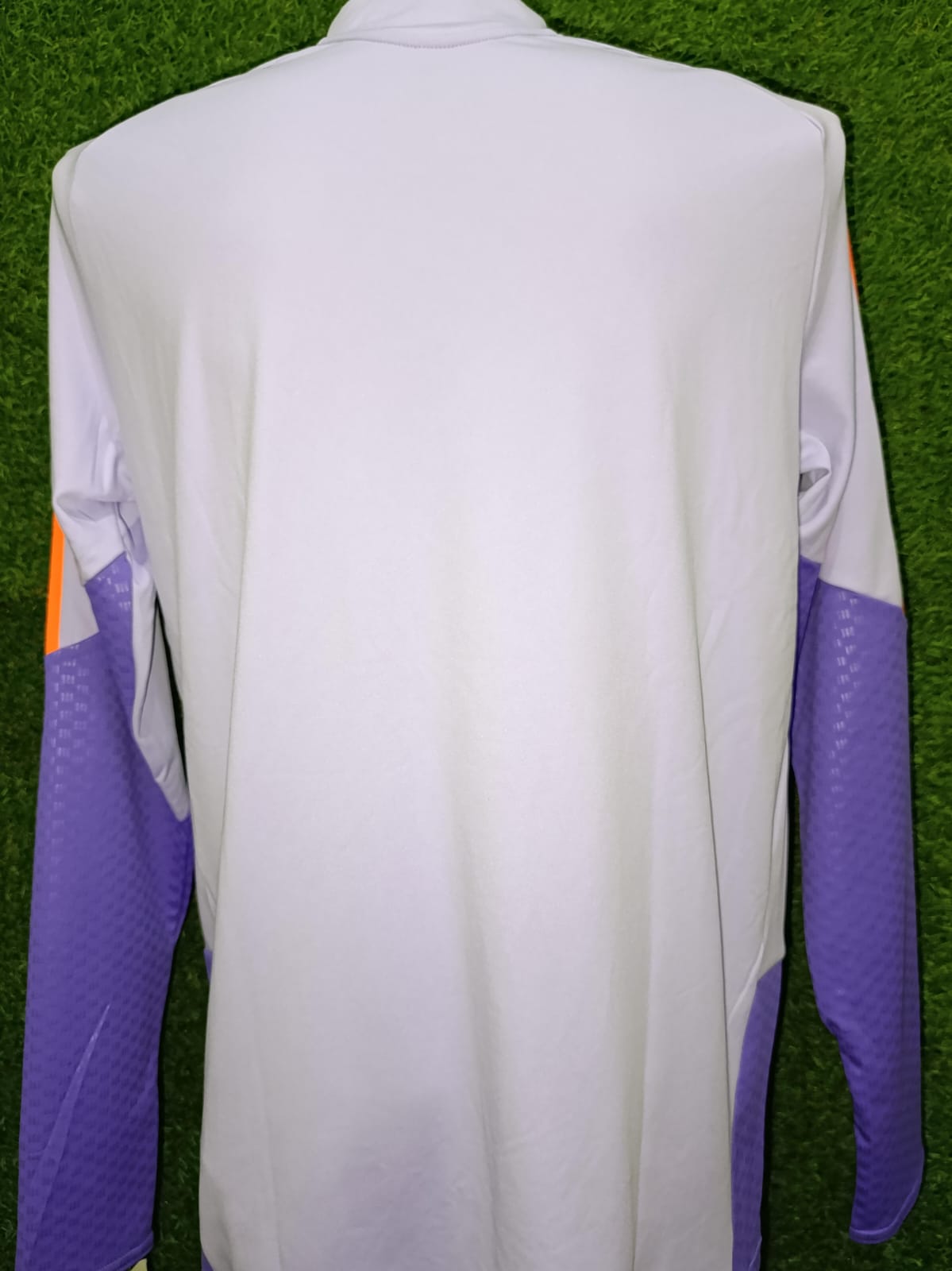 SUDADERA ENTRENAMIENTO COMPETITION DE LA UNIVERSIDAD DE CHILE