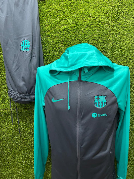 CONJUNTO BARCELONA CON GORRO 2023