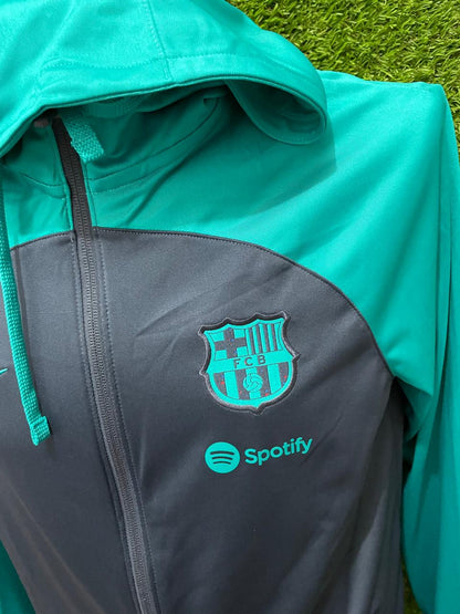 CONJUNTO BARCELONA CON GORRO 2023