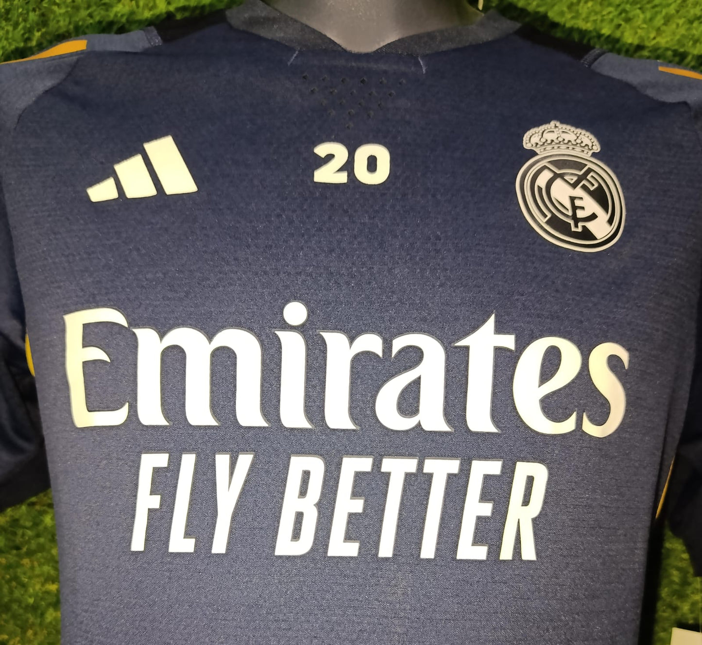JERSEY ENTRENAMIENTO REAL MADRID PROFESIONAL