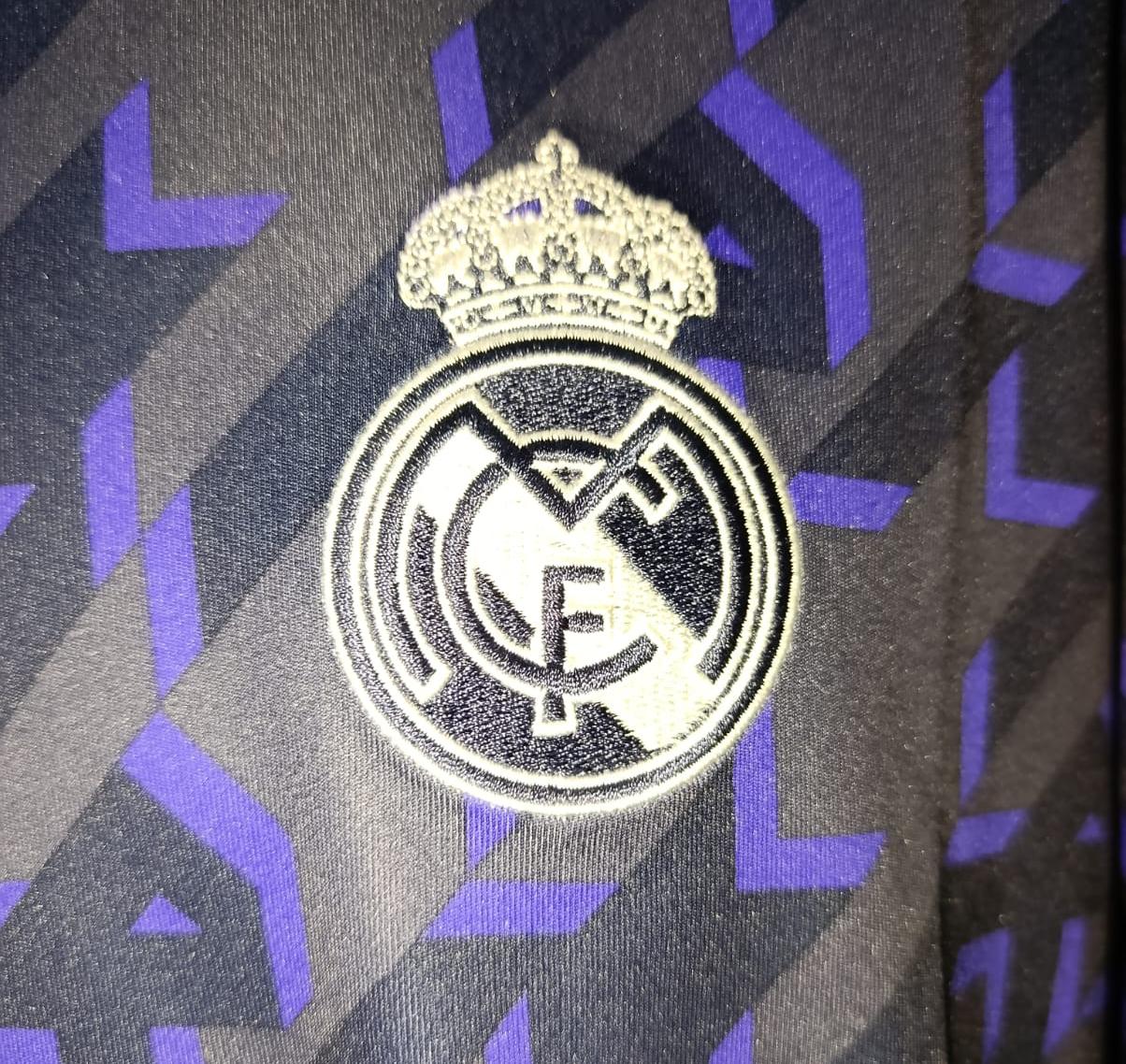 JERSEY REAL MADRID PRE MATCH 2025