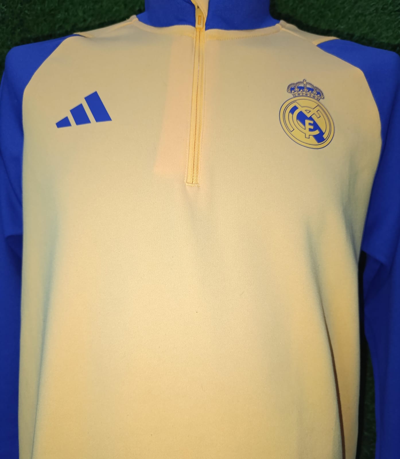 SUDADERA REAL MADRID MEDIO CIERRE 2025