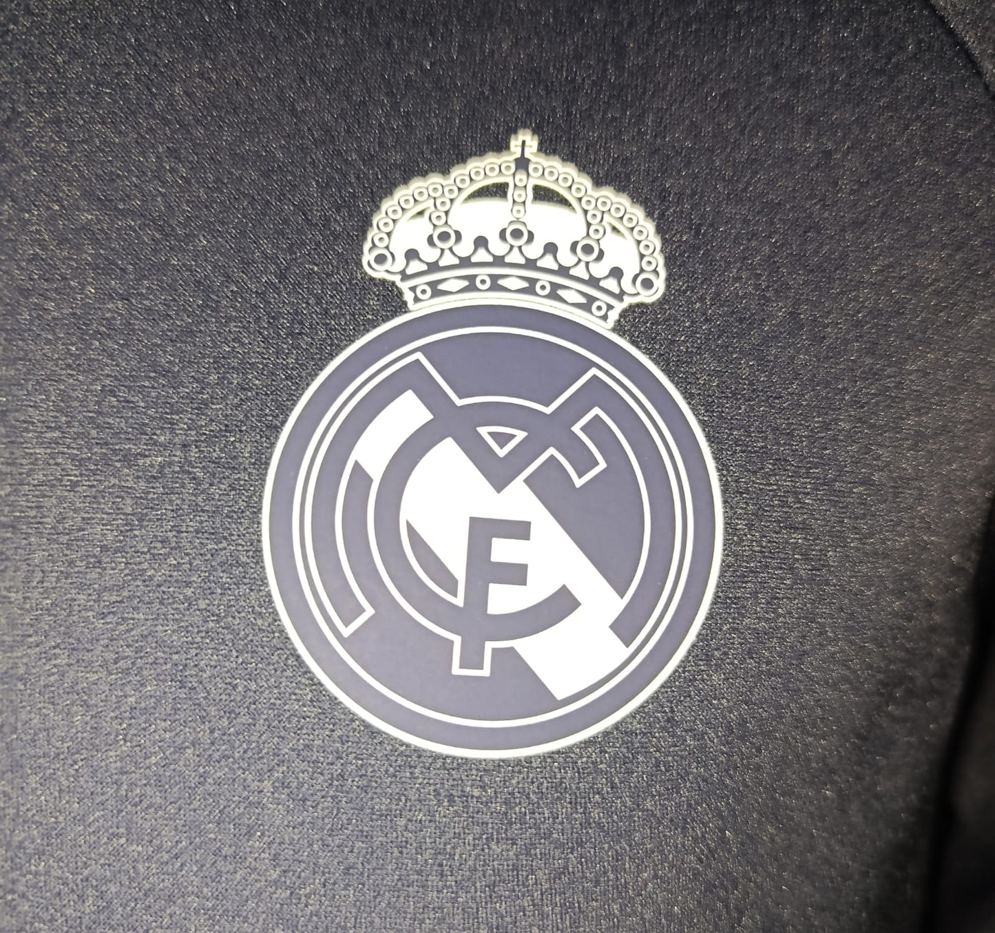 SUDADERA REAL MADRID MEDIO CIERRE 2023