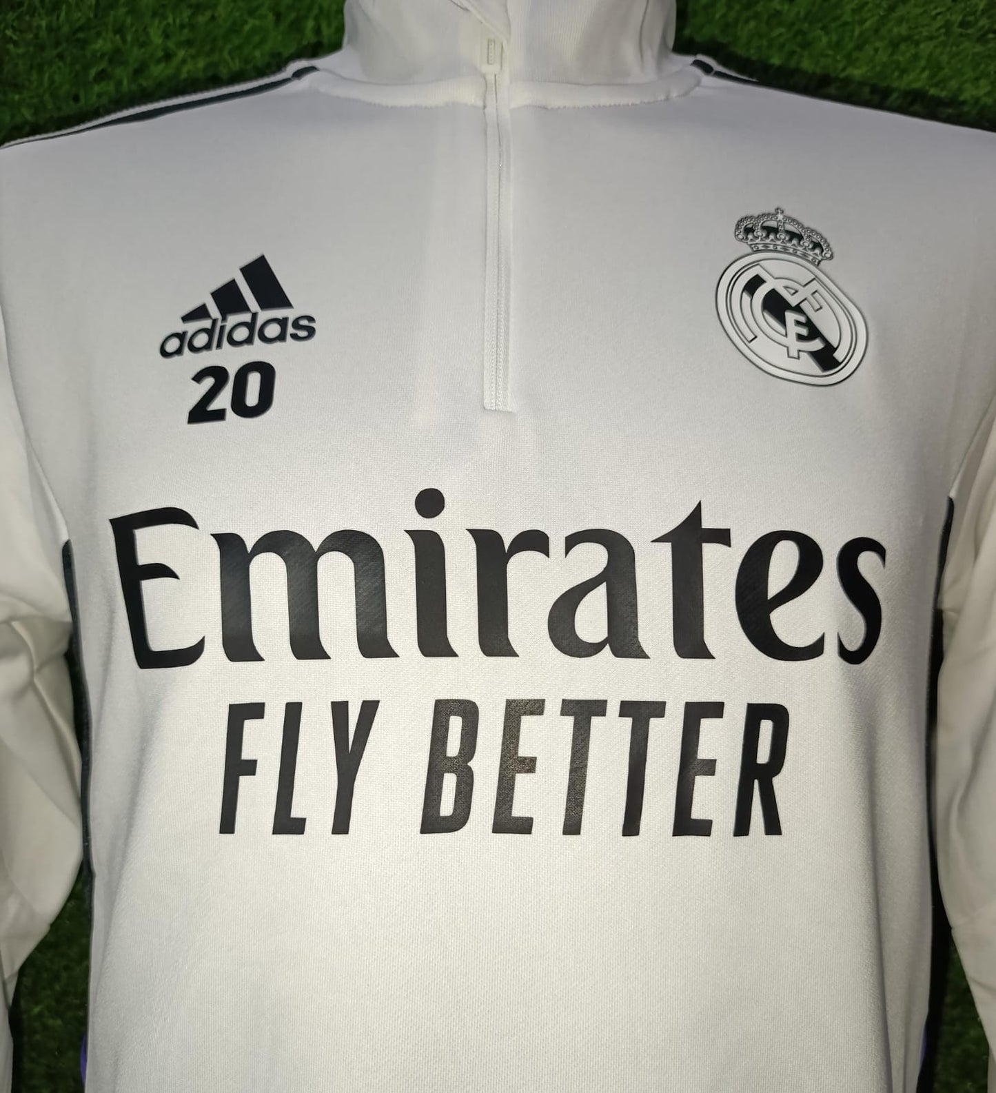 SUDADERA REAL MADRID MEDIO CIERRE 2022 #20 VINICIUS