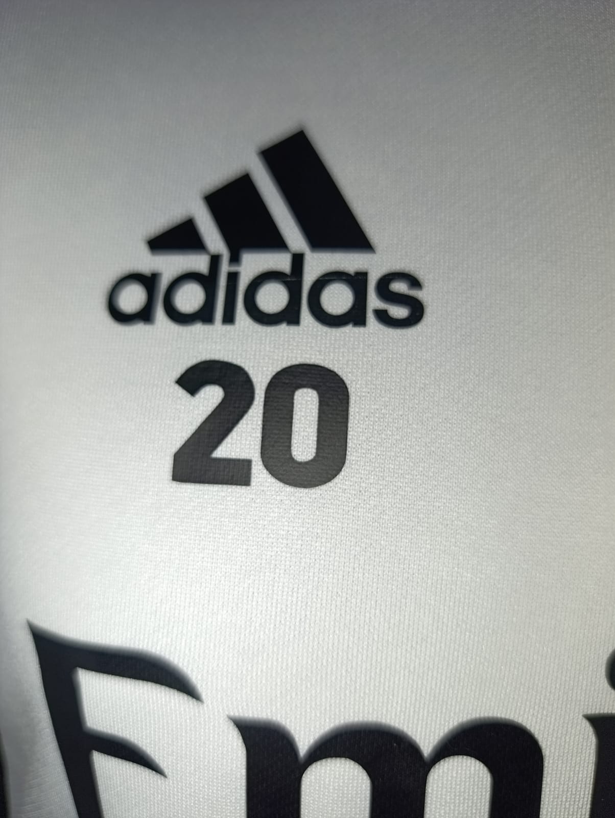 SUDADERA REAL MADRID MEDIO CIERRE 2022 #20 VINICIUS
