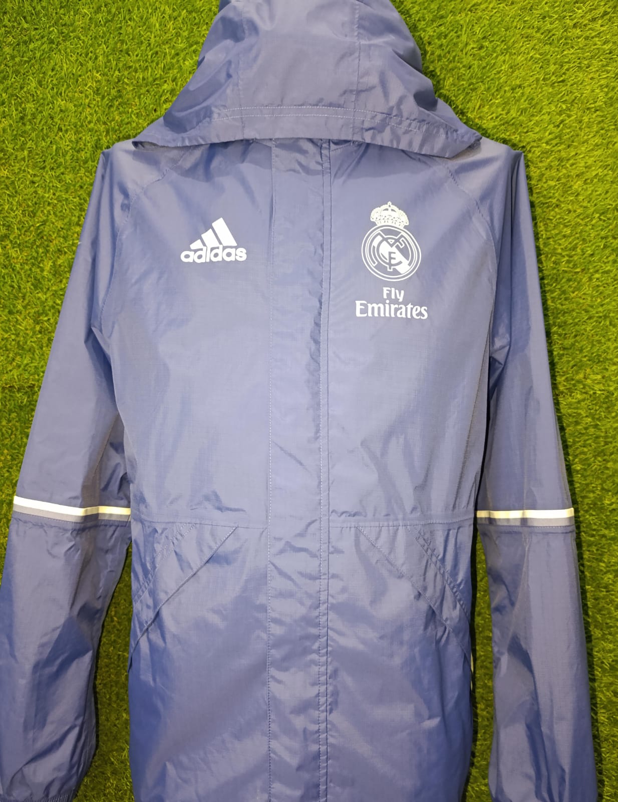 ROMPEVIENTO AZUL REAL MADRID
