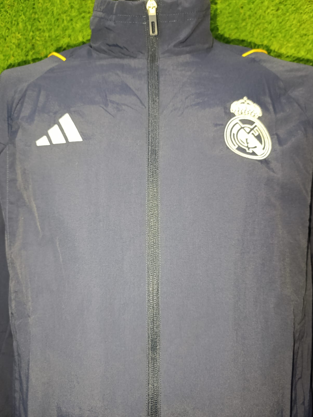 ROMPEVIENTOS REAL MADRID AZUL MARINO