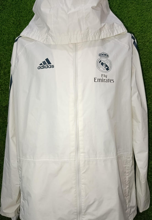 ROMPEVIENTOS REAL MADRID CON GORRO BLANCO