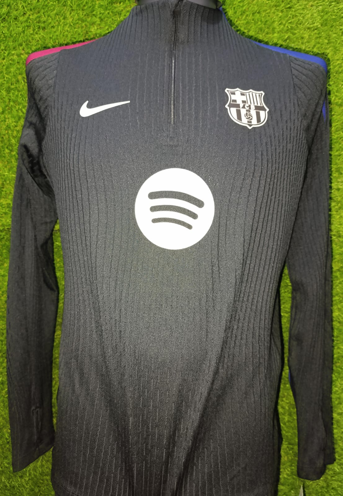 SUDADERA BARCELONA MEDIO CIERRE VERSION JUGADOR UTILERIA