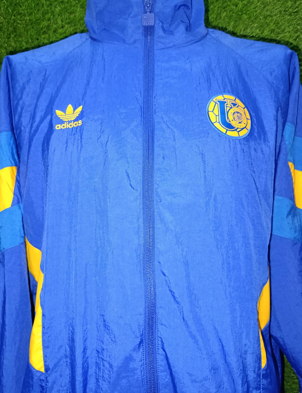 ROMPEVIENTOS TIGRES RETRO