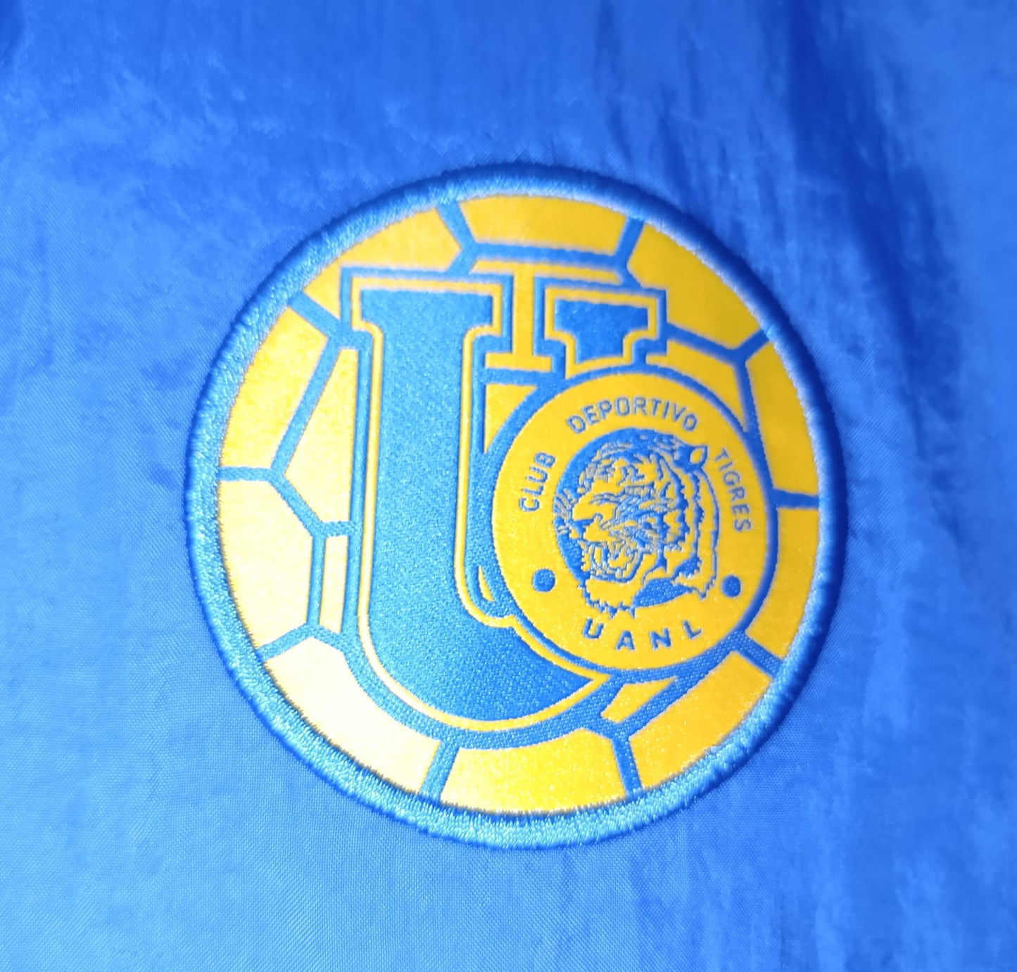 ROMPEVIENTOS TIGRES RETRO