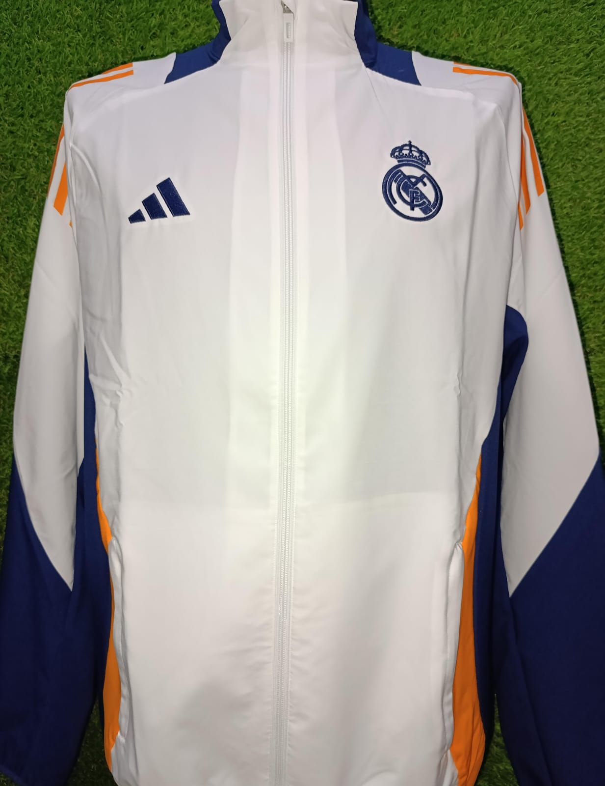 ROMPEVIENTOS REAL MADRID BLANCO 2025