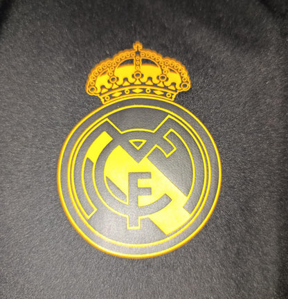 ROMPEVIENTOS REAL MADRID NEGRA 2022