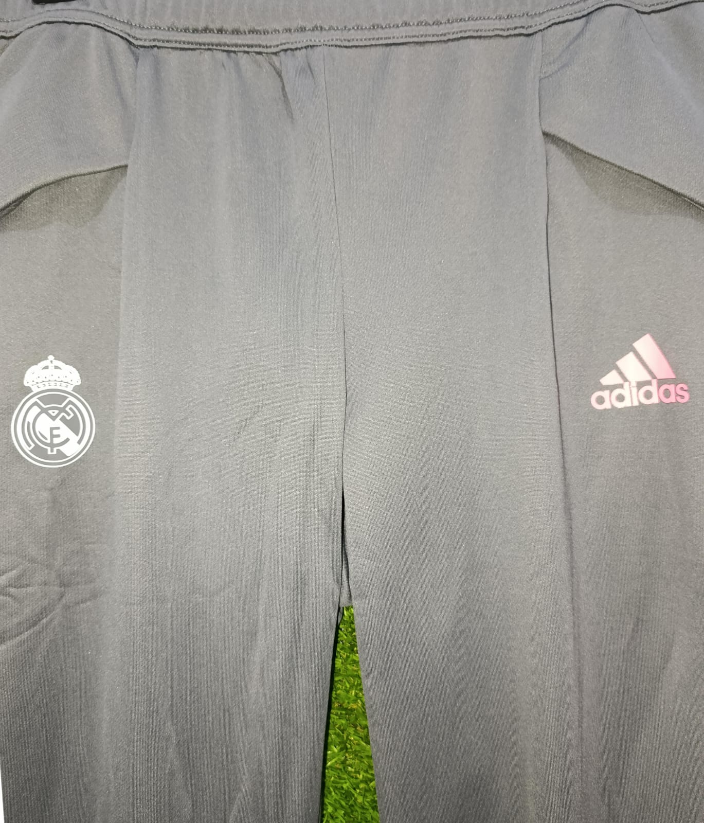 CONJUNTO REAL MADRID GRIS 2020