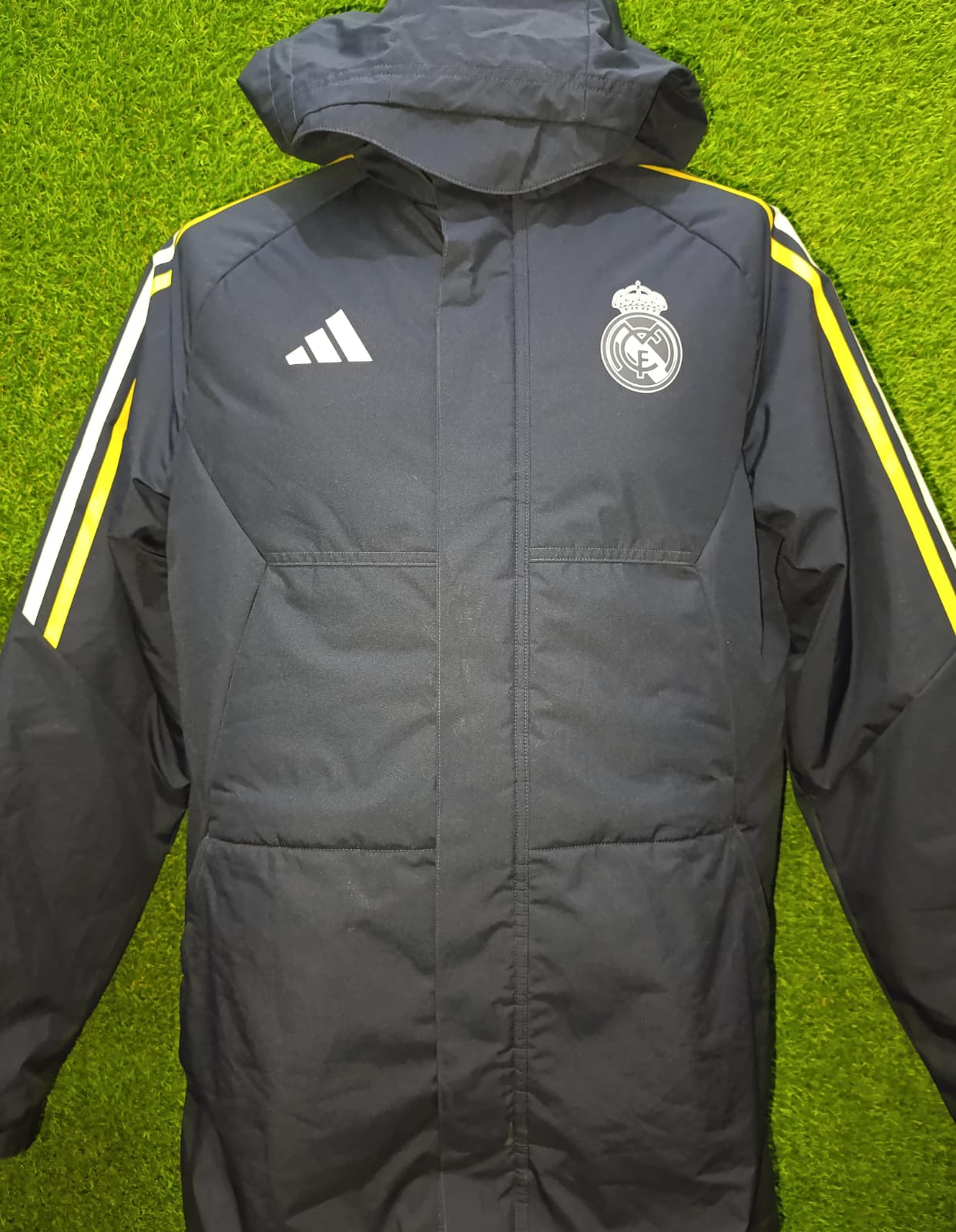 CHAMARRA INVERNAL REAL MADRID 2023