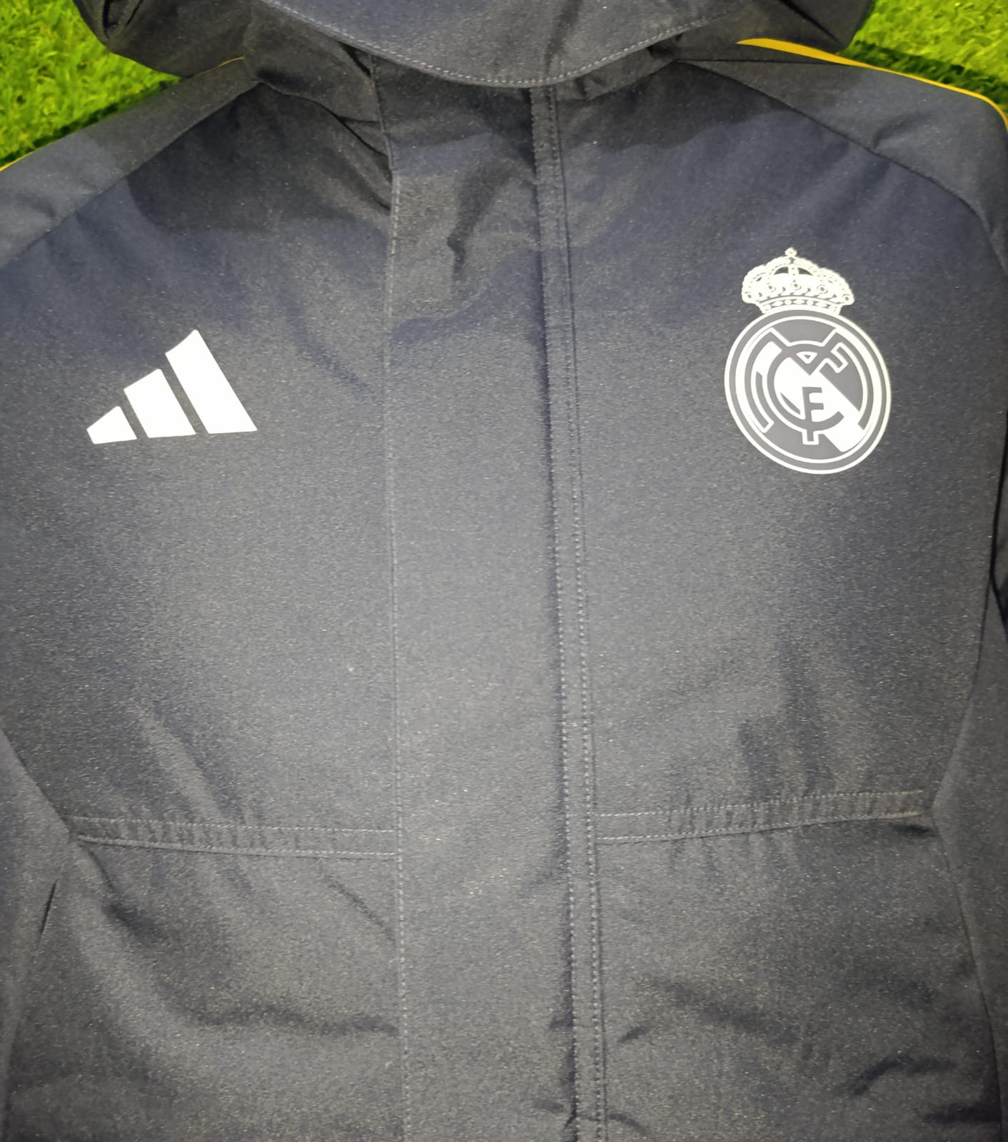 CHAMARRA INVERNAL REAL MADRID 2023