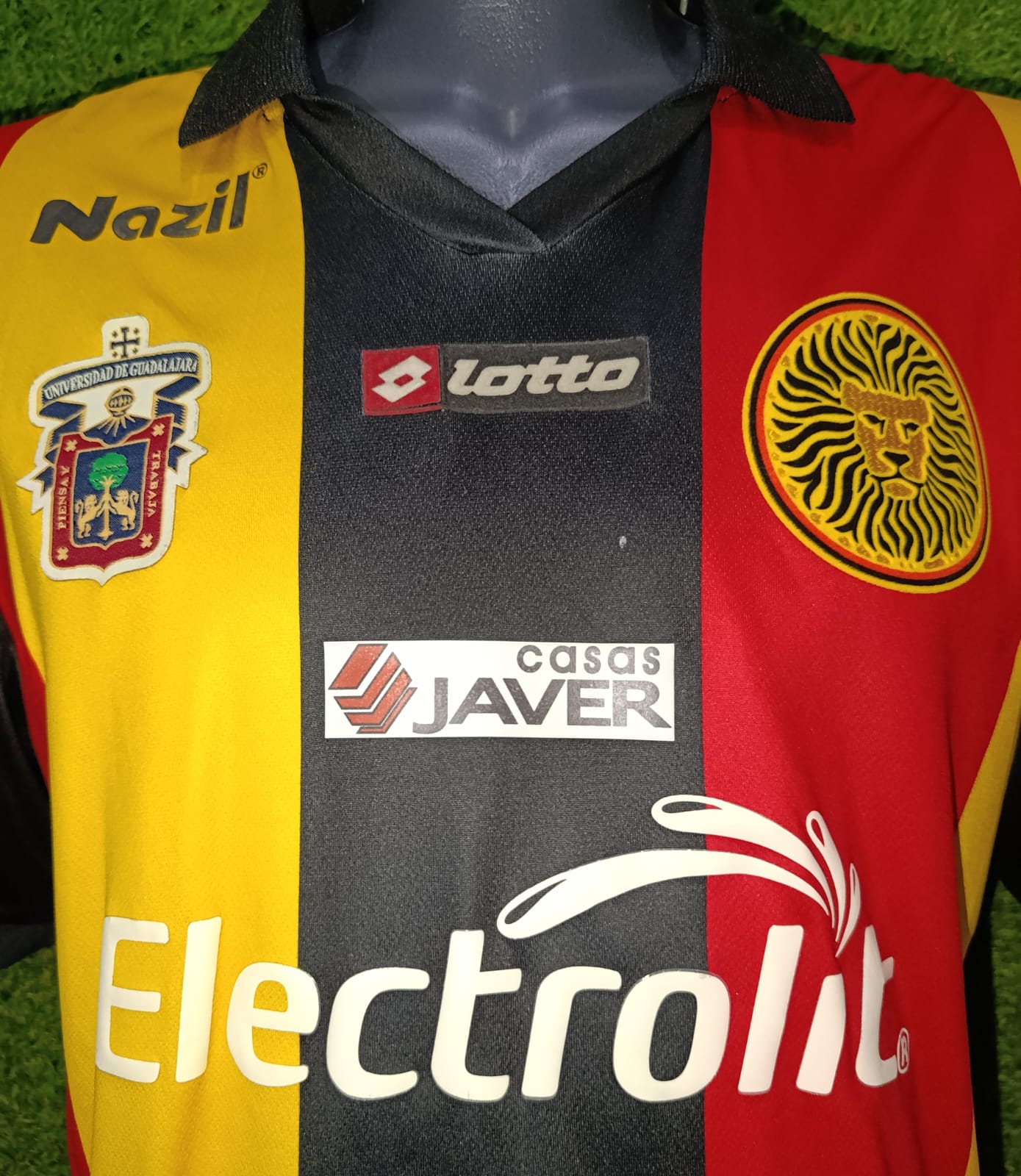 JERSEY LEONES NEGROS UTIELRIA #8 CROSAS