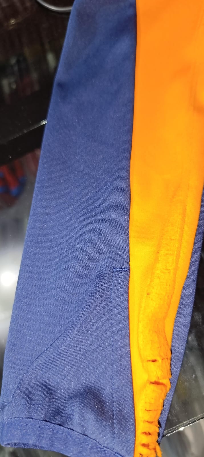 SUDADERA REAL MADRID ENTRENAMIENTO MEDIO CIERRE AZUL *DETALLE EN MANGA