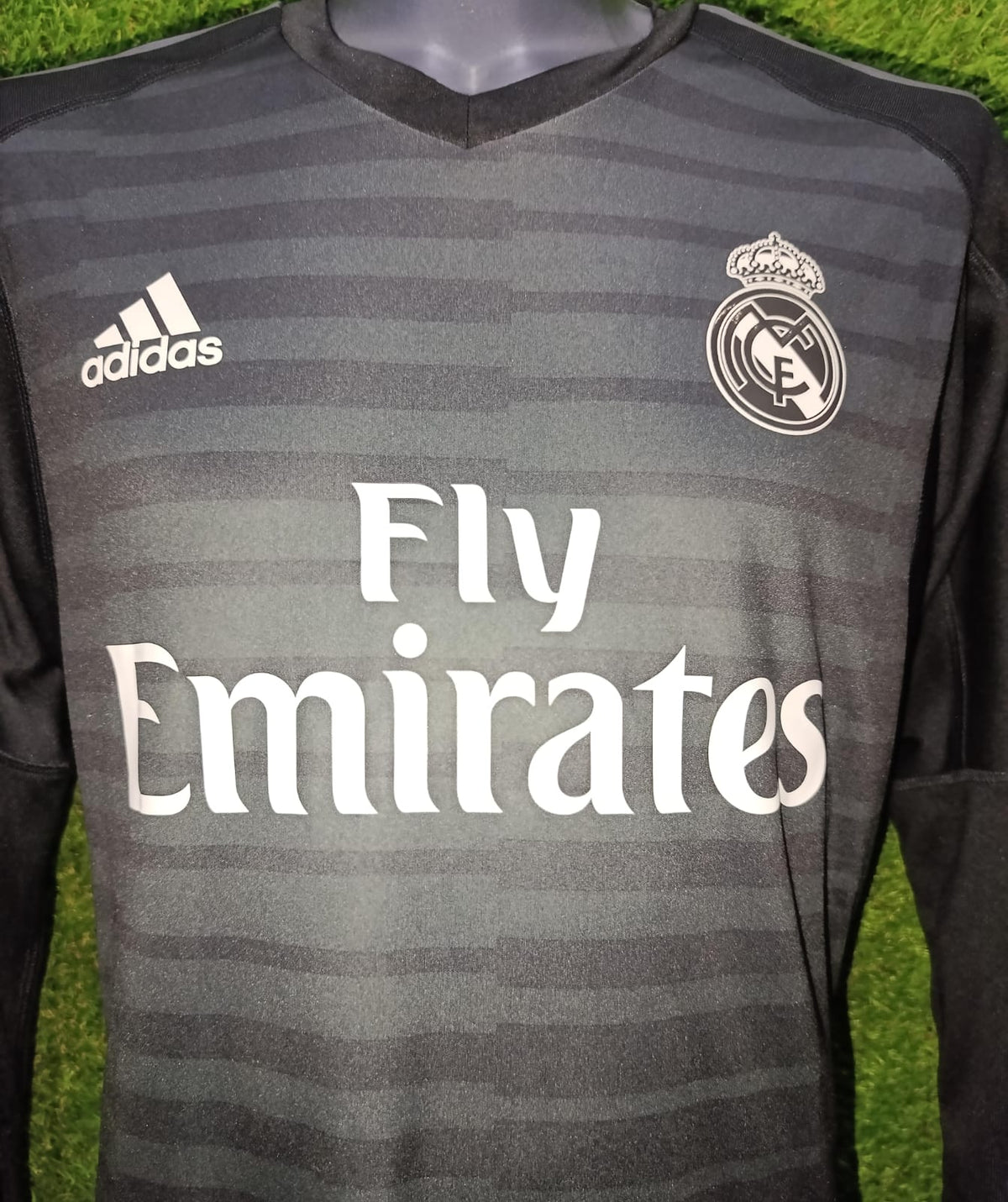 JERSEY MANGA LARGA REAL MADRID PORTERO