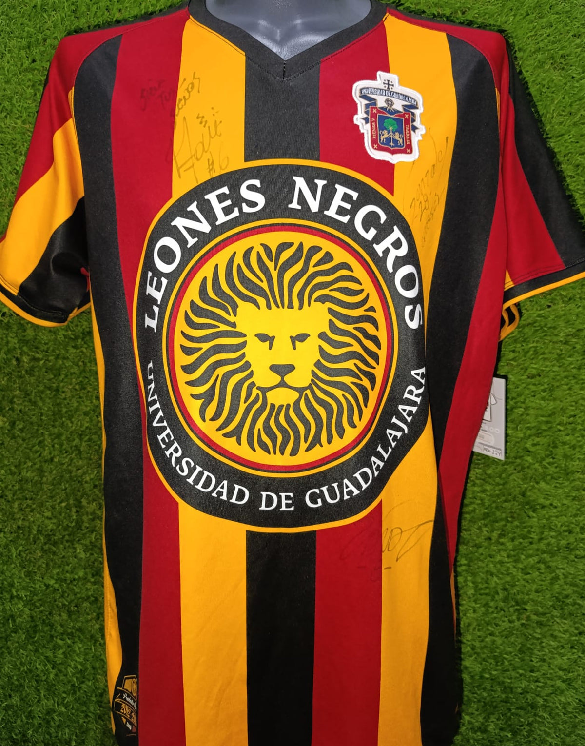 JERSEY LOCAL LEONES NEGROS (FIRMADA) 12/15